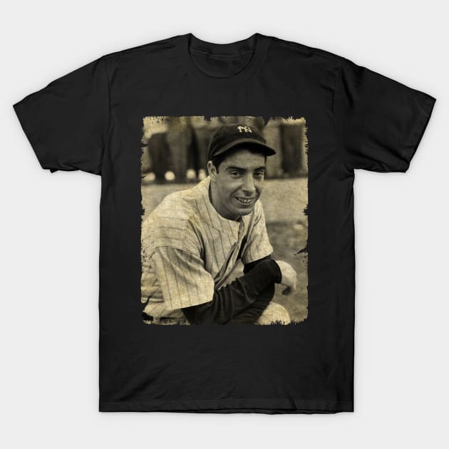 Joe Dimaggio - 56 Game Hitting Streak in 1941 T-Shirt by SOEKAMPTI